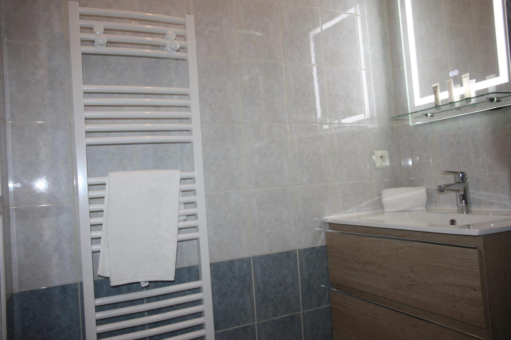 Resid'Spa Loire & Sevre - Appartement Rezé Exteriör bild